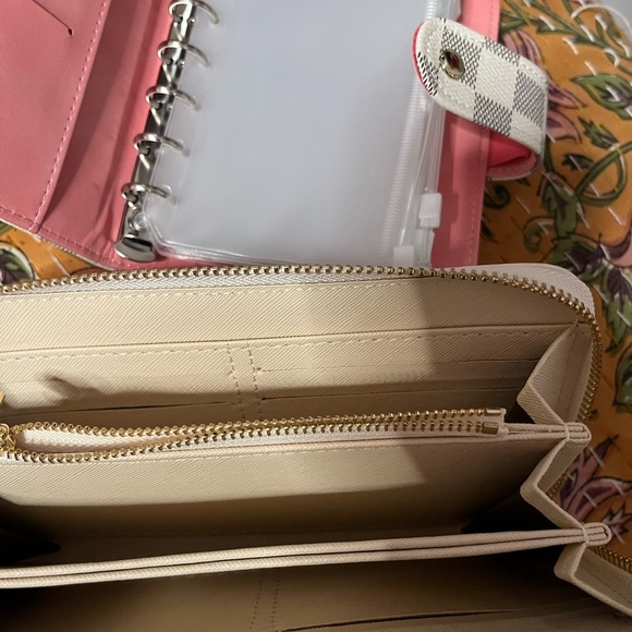 Checkered Women's Wallet Set - Picture 5 of 8